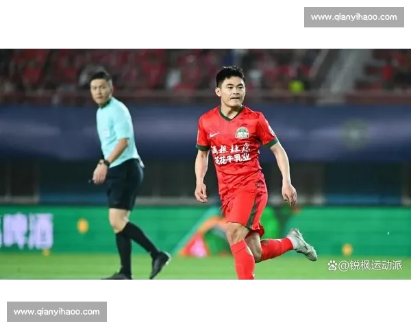 黄紫昌带伤出战创纪录!额眉缝八针仍头球破门 黄紫昌带伤出战创纪录!额眉缝八针仍头球破门